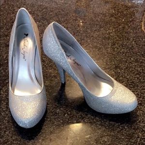 Sarah Jayne, Sparkling silver pumps